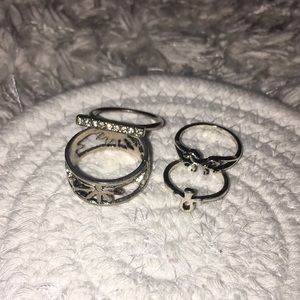 LIKE NEW Ring Bundle 🤍🖤!!